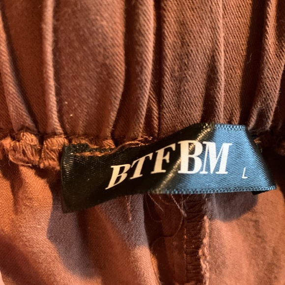 BTFBM brown shorts. Elastic & drawstring waistband. Front & back pockets. Size L - Picture 2 of 13